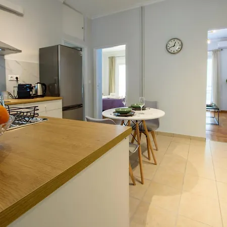 Spacious And Modern One Bedroom Apartment-3